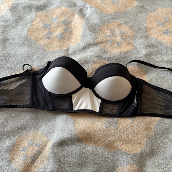 Balance tech bra with camisole band. 3 different colours. - Picture 2 of 5